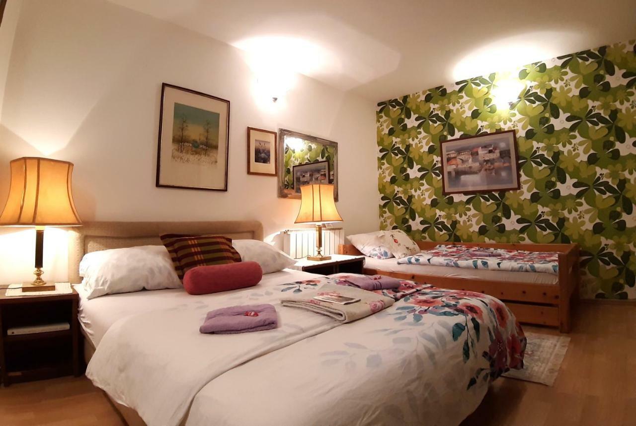 Hostel Pansion Lion Szarajevó Kültér fotó