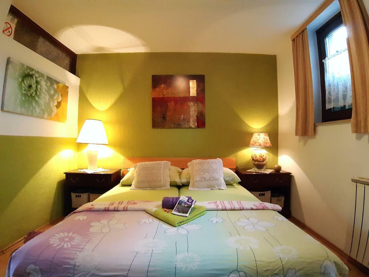 Hostel Pansion Lion Szarajevó Kültér fotó