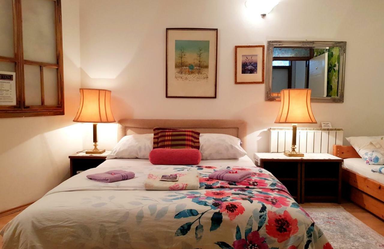 Hostel Pansion Lion Szarajevó Kültér fotó