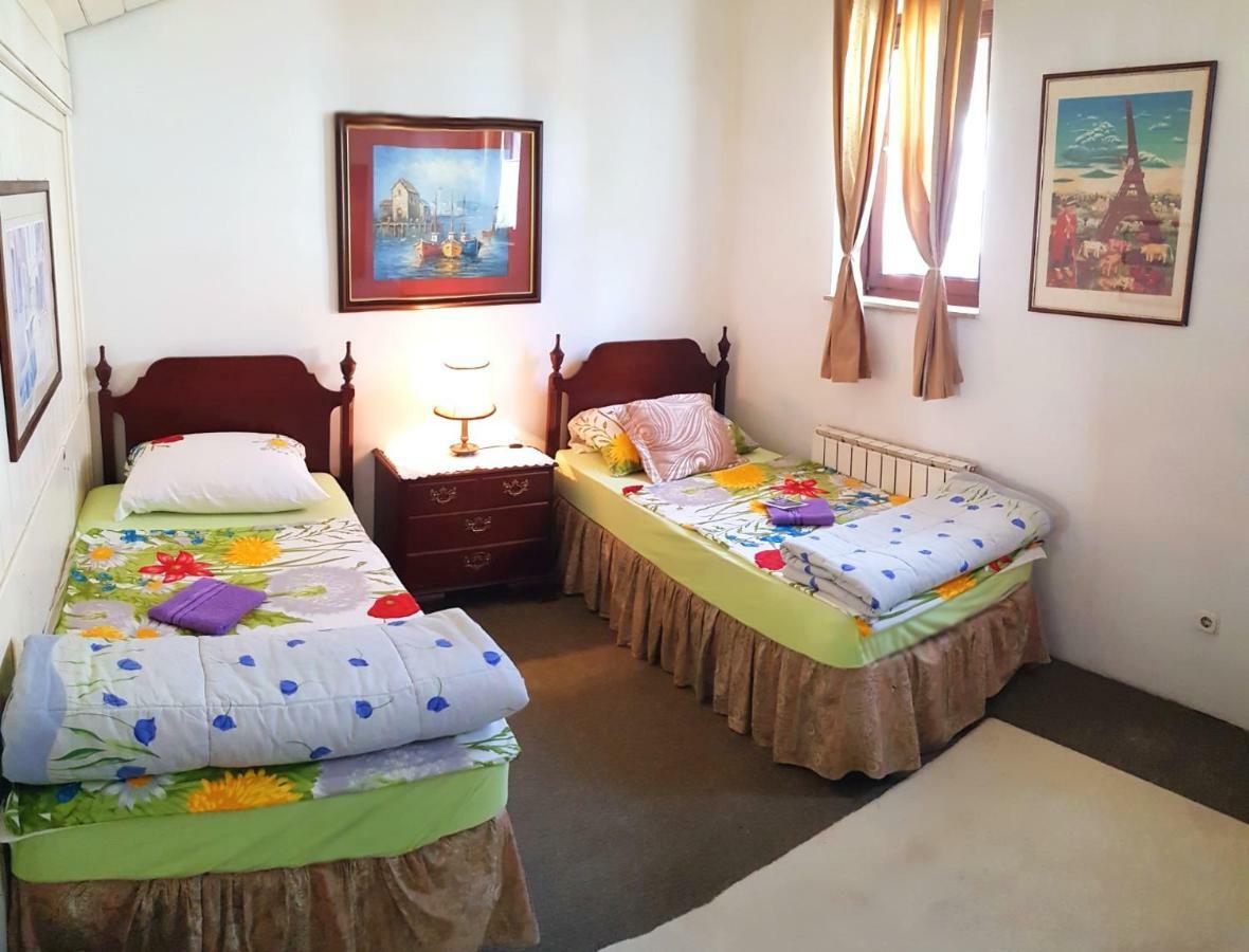 Hostel Pansion Lion Szarajevó Kültér fotó