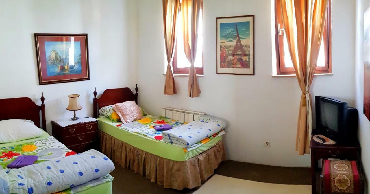 Hostel Pansion Lion Szarajevó Kültér fotó