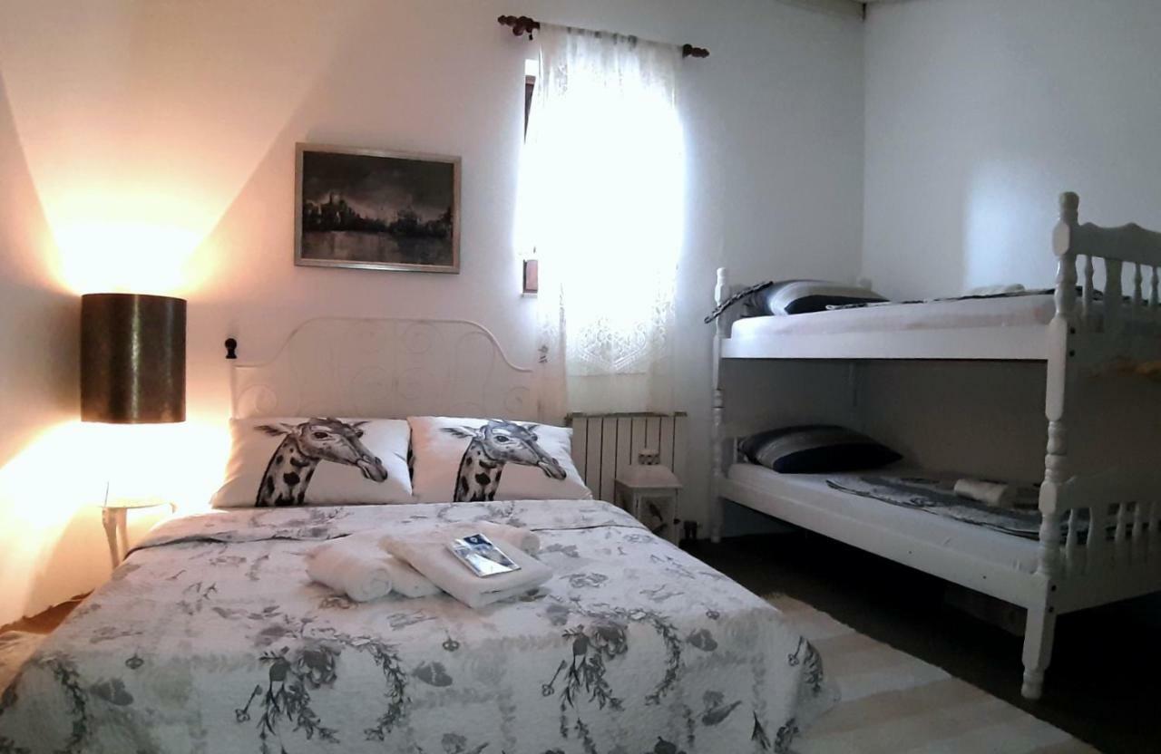 Hostel Pansion Lion Szarajevó Kültér fotó